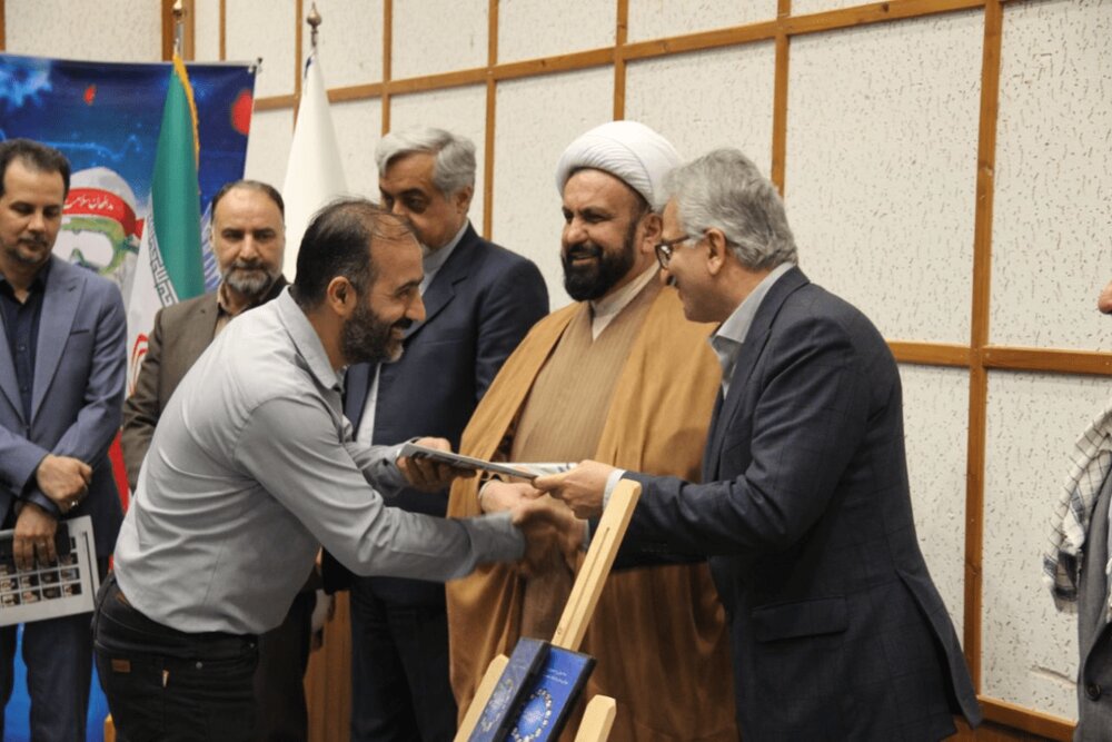 فرهنگ ایثار جامعه پزشکی در دوران کرونا به روایت کتاب و پادکست