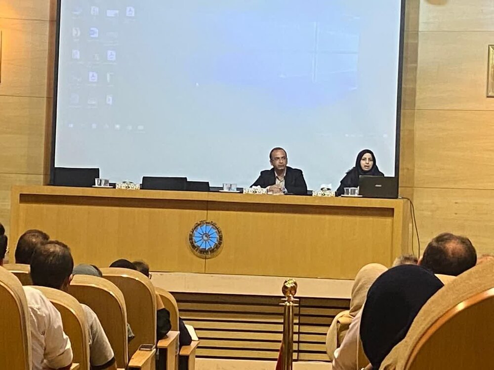 نشست تخصصی میز خدمت با حضور مدیرکل خدمات ارزی و مالی سازمان توسعه تجارت نشست تخصصی میز خدمت با حضور مدیرکل خدمات ارزی و مالی سازمان توسعه تجارت