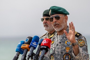 دریادار سیاری: هر ماجراجویی دشمن آسیب‌های سنگین به او تحمیل می‌کند