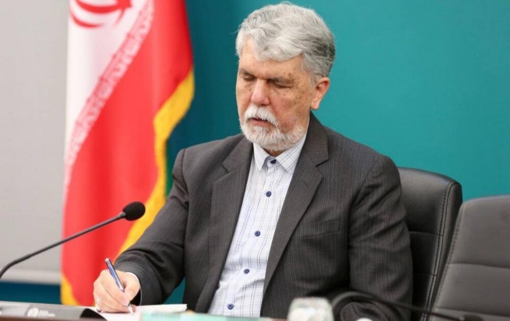 تئاتر خیابانی به‌عنوان هنری متعهد، مخاطب را به اندیشیدن فرامی‌خواند