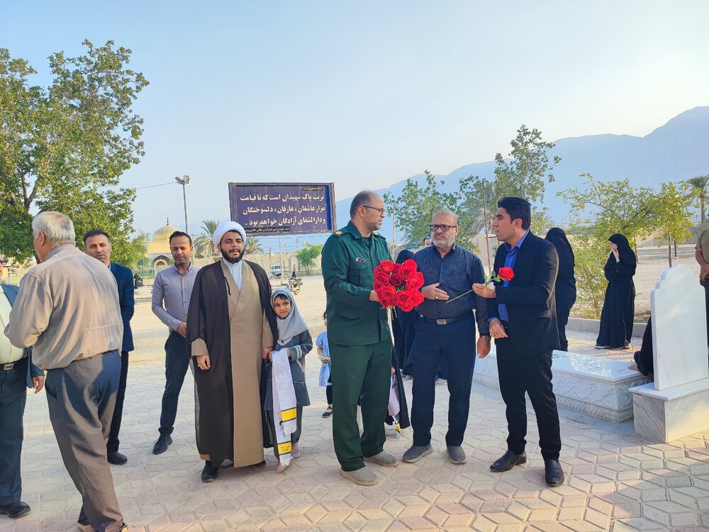 غبارروبی قبور مطهر شهدا در شهر و بخش علامرودشت