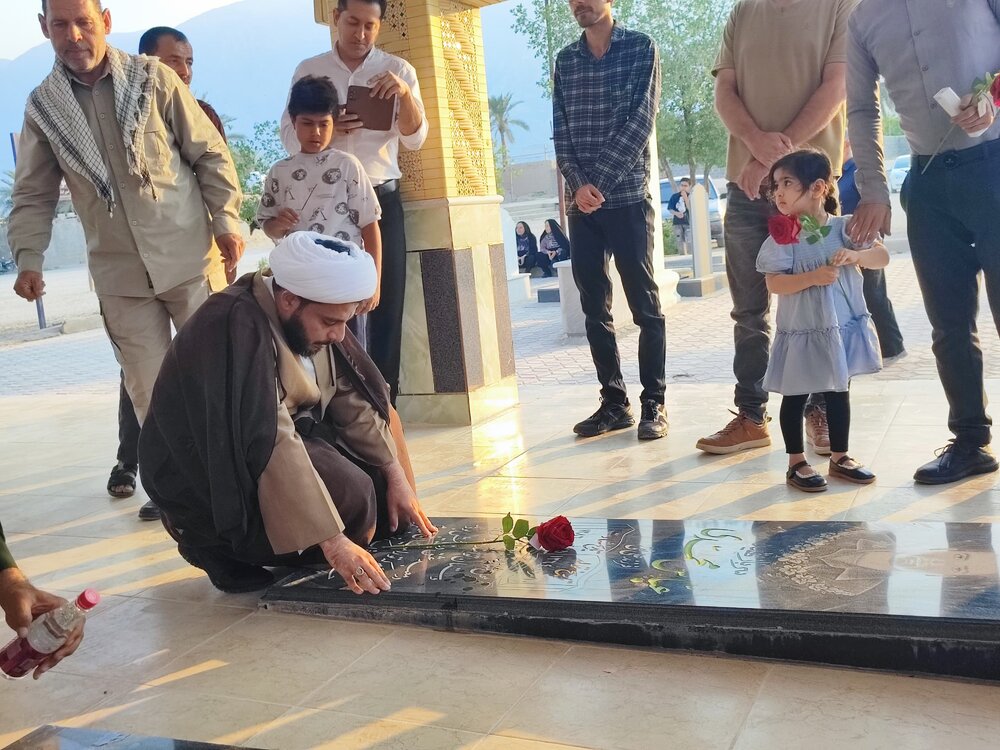 غبارروبی قبور مطهر شهدا در شهر و بخش علامرودشت