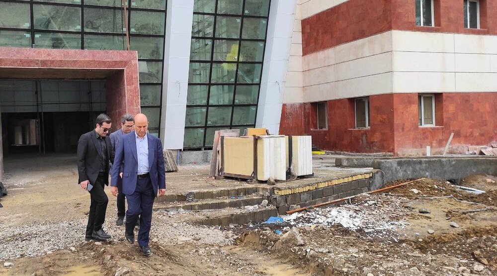 تأکید بر تسریع تکمیل بیمارستان ۴۲۱ تختخوابی رشت در بازدید مدیرکل وزارت بهداشت
