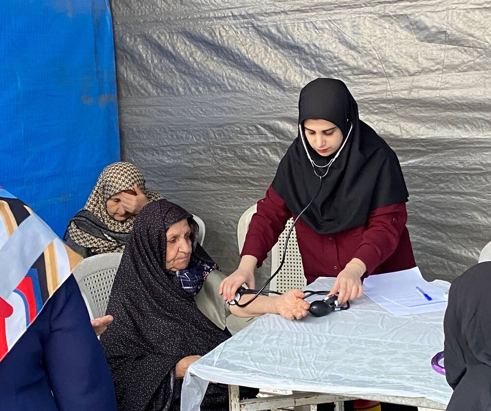 گزارش تصویری/ برگزاری اردوی جهادی سلامت در رشت با هدف ارتقای سلامت عمومی و افزایش آگاهیهای بهداشتی