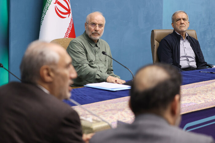 برگزاری نشست بهره‌برداری از ظرفیت‌های اقتصادی استان‌های مرزی با حضور پزشکیان و قالیباف