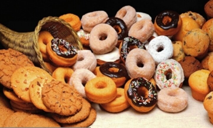 کیک و کلوچه، تنقلات کم‌کالری نیستند