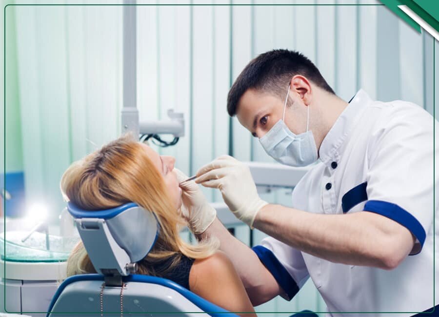 چه زمان به متخصص ارتودنسی مراجعه کنیم؟ ۶ عامل موثر بر آن