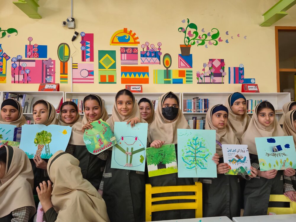 استقبال دانش‌آموزان از ویژه‌برنامه‌های هفته کتاب در کانون پرورش فکری کودکان مرکز لامرد