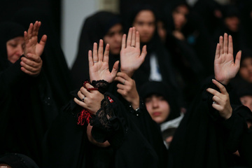 اولین شب مراسم عزاداری شهادت حضرت زهرا(س)با حضور رهبر انقلاب