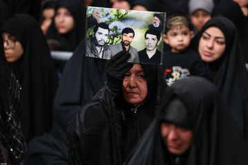 اولین شب مراسم عزاداری شهادت حضرت زهرا(س)با حضور رهبر انقلاب