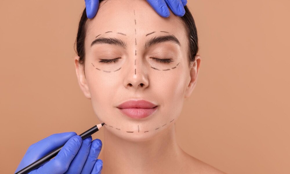 کانتورینگ صورت: راز دستیابی به صورتی خوش فرم