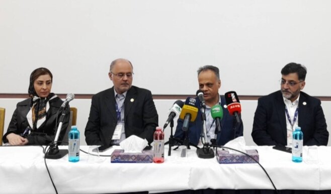 ضرورت پرداخت مطالبات و پوشش بیمهای خدمات آزمایشگاهی