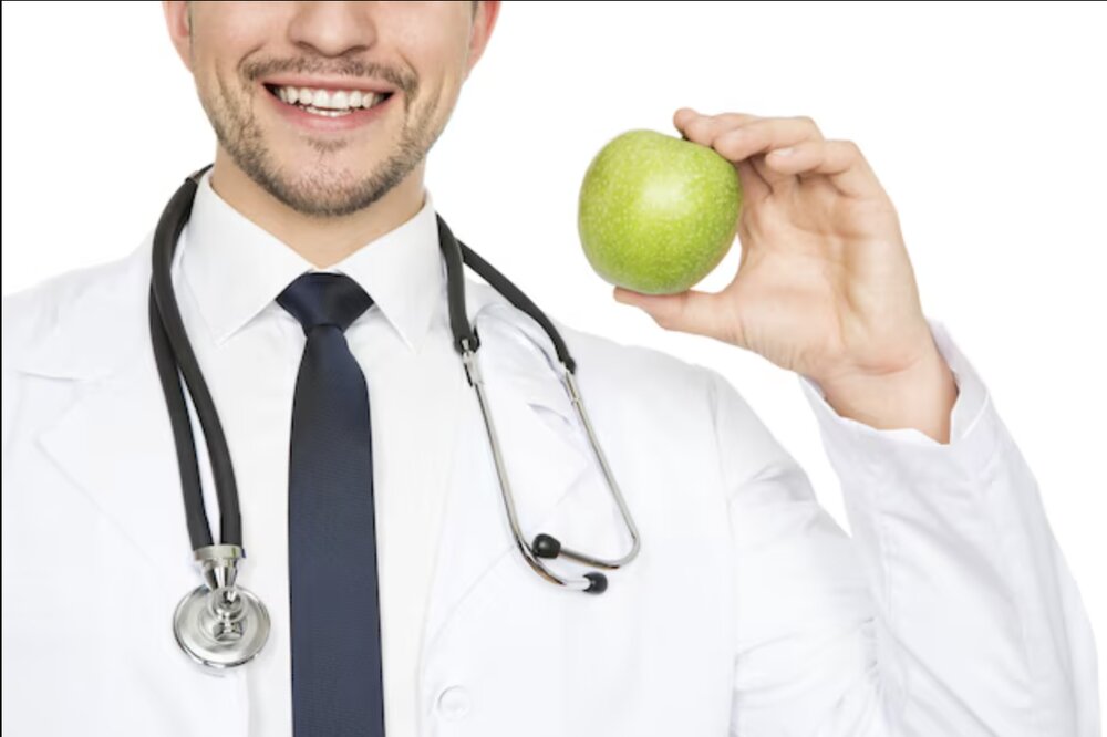 آیا خوردن یک سیب در روز ما را از دکتر بی‌نیاز می‌کند؟
