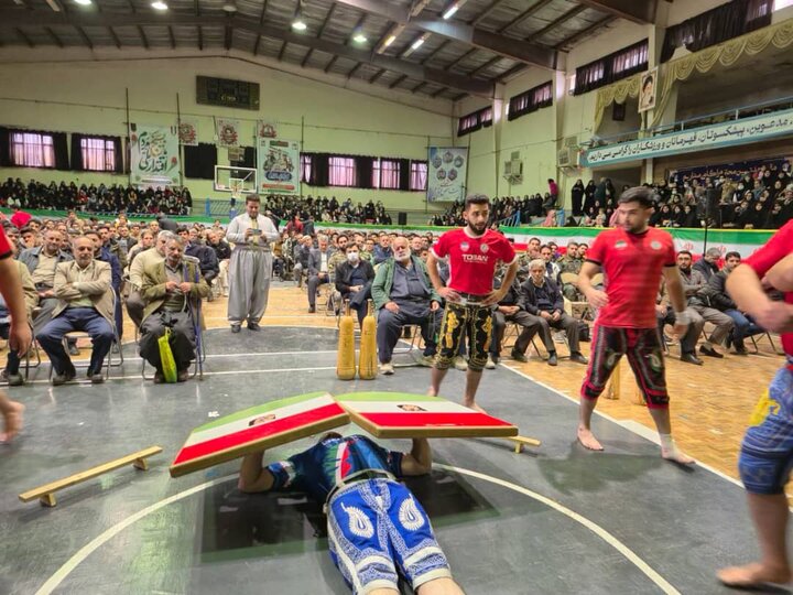 طنین ضرب و زنگ زورخانه ای سنندج در گرامیداشت هفته بسیج