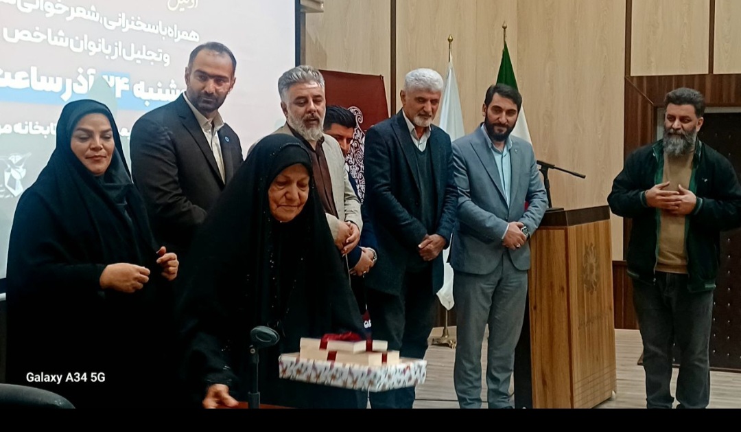 نشست ادبی «شعر مادر» در قائمشهر برگزار شد