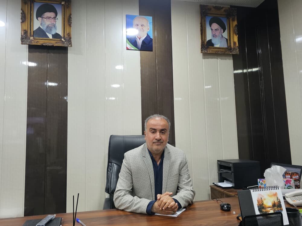 ارسال اقلام غذایی به روستای کرزا پس از انسداد مسیر بر اثر بارندگی