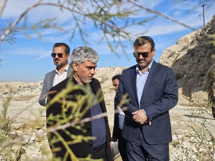 بازدید مدیرکل بحران استانداری و مسئولان وزارت کشور از تأسیسات آبرسانی آسیب‌دیده از سیل آذرماه ۱۴۰۴