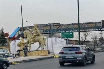 نصب مجسمه «شکست والرین» در ورودی غربی تهران