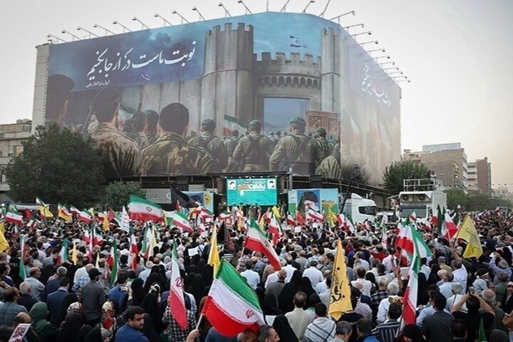 انسجام مردم ایران در شرایط بحران، نقشه دشمن برای ایجاد تفرقه را ناکام گذاشت انسجام مردم ایران در شرایط بحران، نقشه دشمن برای ایجاد تفرقه را ناکام گذاشت