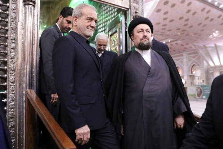 تجدید میثاق رئیس جمهور و اعضای دولت با آرمانهای امام راحل تجدید میثاق رئیس جمهور و اعضای دولت با آرمانهای امام راحل