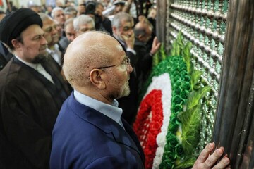 رئیس و نمایندگان مجلس با آرمان‌های امام (ره) و انقلاب تجدید میثاق کردند