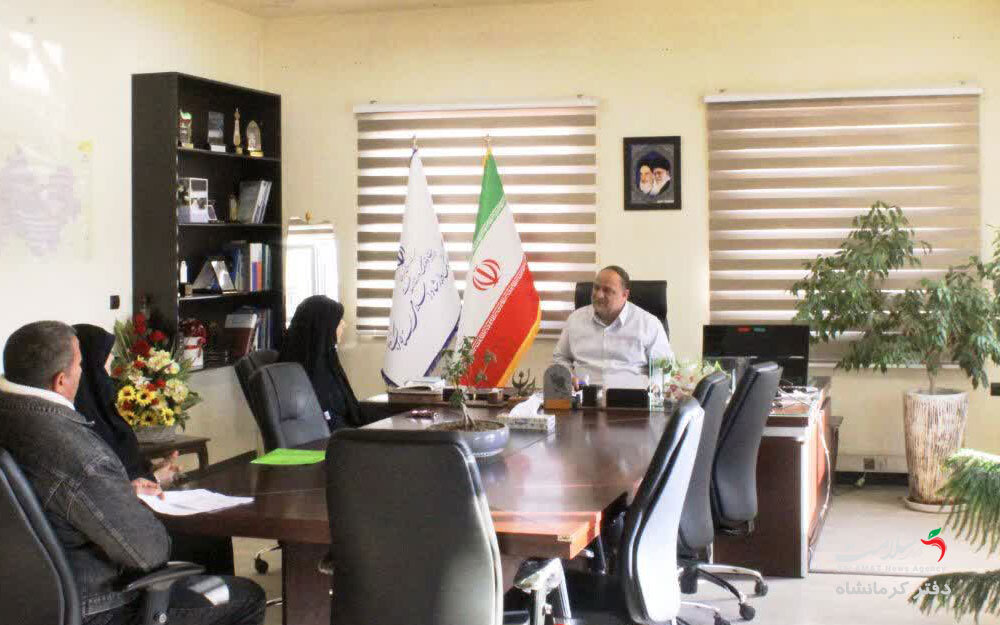 من نام این روز را ارتباط گذاشته‌ام؛  بسیاری از درخواست‌ها ی مردم در همین ساعات  اولیه بررسی و اقدام می‌شود