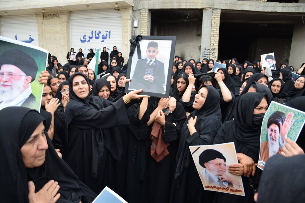 تشییع باشکوه پیکر ٢١ شهید حمله تروریستی در لامرد تشییع باشکوه پیکر ٢١ شهید حمله تروریستی در لامرد