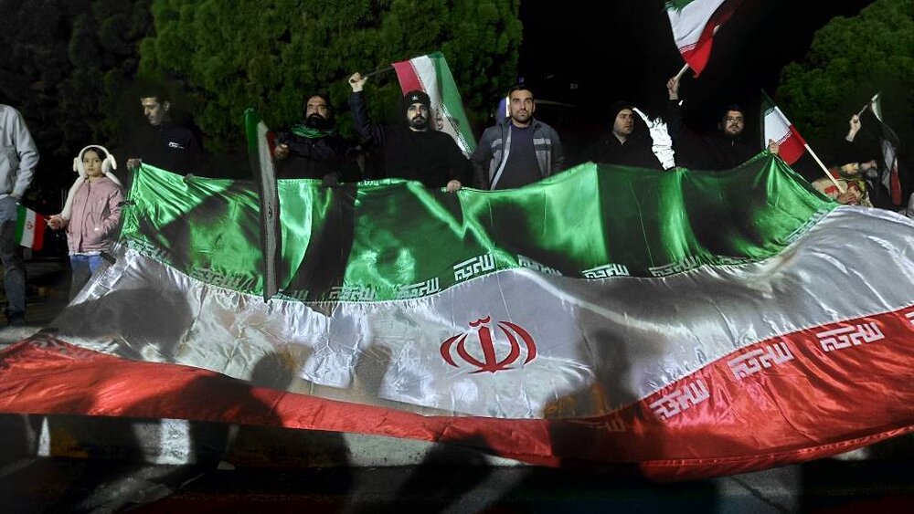 حضور با شکوه کردستانی ها در بیعت با رهبر انقلاب اسلامی حضور با شکوه کردستانی ها در بیعت با رهبر انقلاب اسلامی
