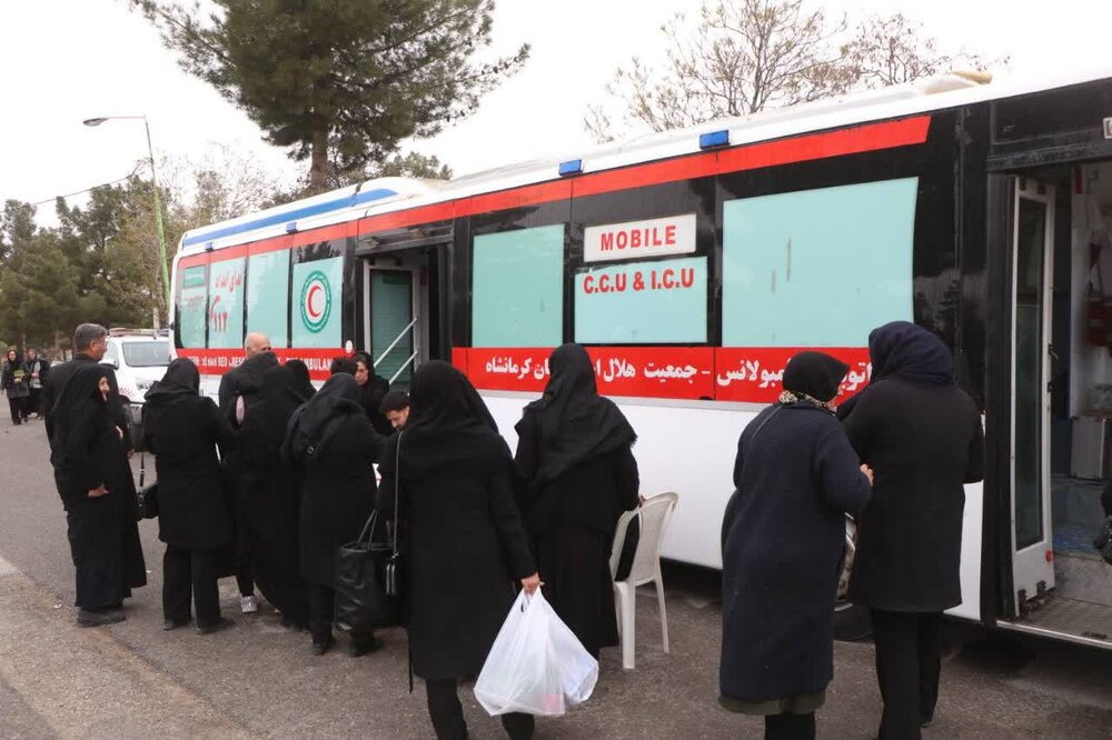 ارایه خدمات درمانی جمعه غریبان در گلزار شهدای توسط جمعیت هلال احمر استان کرمانشاه ارایه خدمات درمانی جمعه غریبان در گلزار شهدای توسط جمعیت هلال احمر استان کرمانشاه