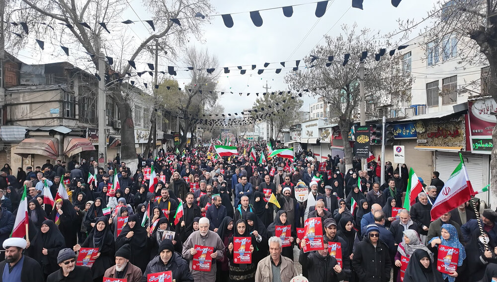 راهپیمایی روز قدس امسال در کرمانشاه با حضور گسترده و پرشور اقشار مختلف مردم برگزار شد راهپیمایی روز قدس امسال در کرمانشاه با حضور گسترده و پرشور اقشار مختلف مردم برگزار شد