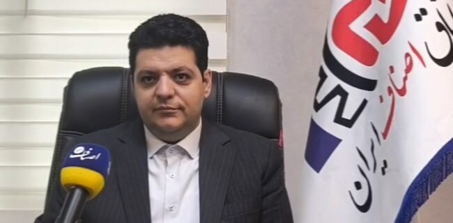 بازاریان در کنار مردم برای تأمین کالاهای اساسی ایستادهاند / پیروزیهای ایران به ثبات بازار کمک میکند بازاریان در کنار مردم برای تأمین کالاهای اساسی ایستادهاند / پیروزیهای ایران به ثبات بازار کمک میکند