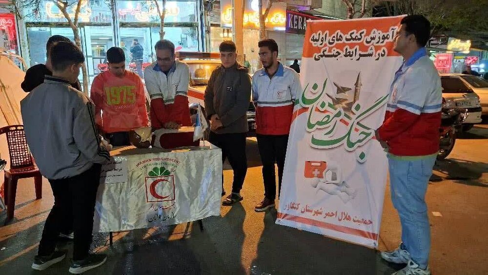 نبض امداد در شهر میتپد؛ روایتی از حضور جمعیت هلالاحمر استان کرمانشاه در میان مردم نبض امداد در شهر میتپد؛ روایتی از حضور جمعیت هلالاحمر استان کرمانشاه در میان مردم