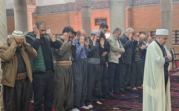 اقامه نماز عید فطر در سنندج