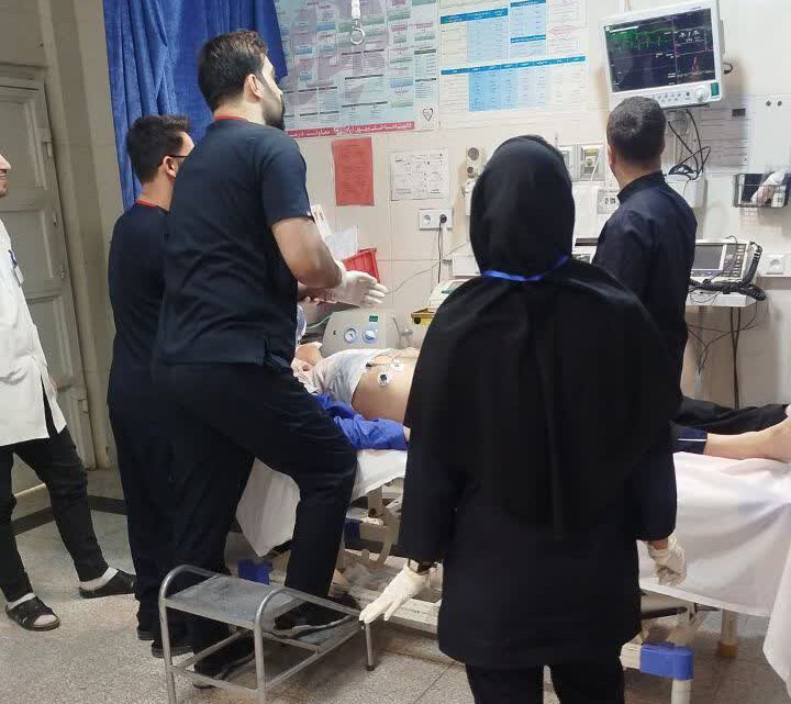 در بیمارستان قلب امام علی (ع) ، نَفَسی که با تحویل سال تازه شد ،  کرمانشاه ،  شهری که هنوز از صدای بمباران‌ها بیرون نیامده است .