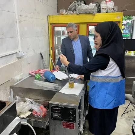 تداوم پایش سلامت آب و مواد غذایی کردستان/ معدومسازی بیش از ۵۰۰ لیتر مواد غذایی غیرقابل مصرف تداوم پایش سلامت آب و مواد غذایی کردستان/ معدومسازی بیش از ۵۰۰ لیتر مواد غذایی غیرقابل مصرف