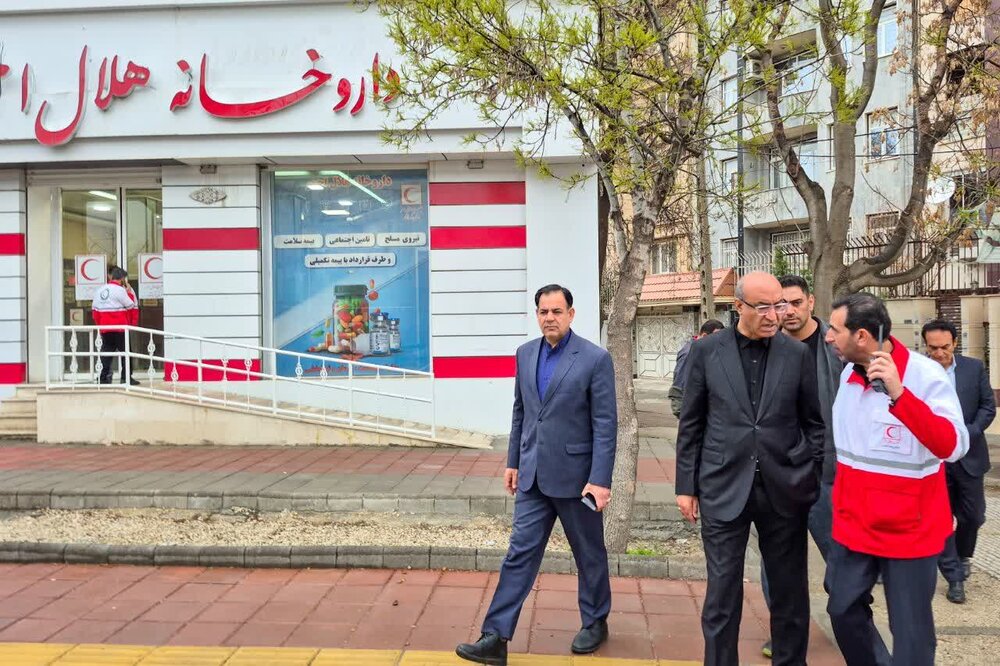 استاندار کرمانشاه از توانمندیهای دارویی داروخانه جمعیت هلال احمر کرمانشاه بازدید کرد استاندار کرمانشاه از توانمندیهای دارویی داروخانه جمعیت هلال احمر کرمانشاه بازدید کرد