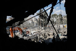 تخریب ۲۴‌واحد صنعتی در حوزه دارو و تجهیزات پزشکی از سوی دشمن