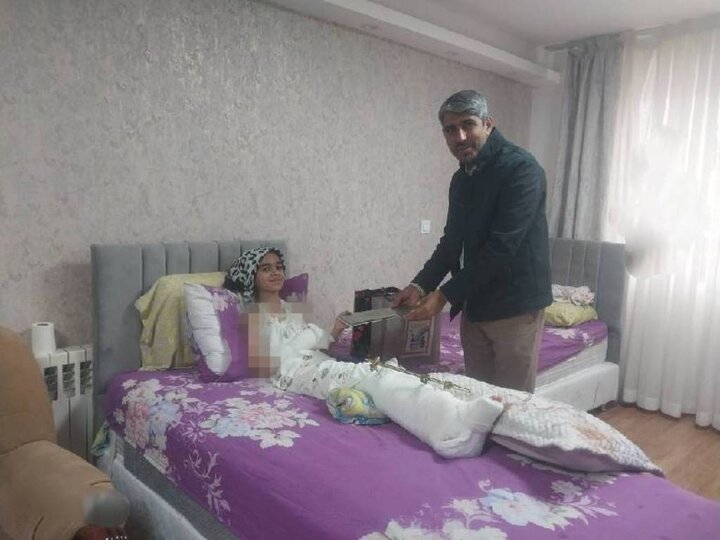 دیدار مدیرکل کانون کودکان و نوجوانان فارس با دانش‌آموز جانباز لامِردی