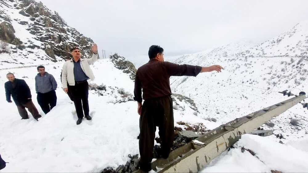 بازسازی شبکه برق آسیبدیده در روستاهای شرام پاوه در پی بارش سنگین برف بازسازی شبکه برق آسیبدیده در روستاهای شرام پاوه در پی بارش سنگین برف