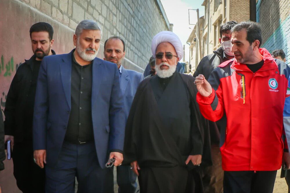آیتالله غفوری امام جمعه کرمانشاه در بازدید از هلالاحمر کرمانشاه ، تلاش خالصانه امدادگران، نشانه عشق به مردم است آیتالله غفوری امام جمعه کرمانشاه در بازدید از هلالاحمر کرمانشاه ، تلاش خالصانه امدادگران، نشانه عشق به مردم است