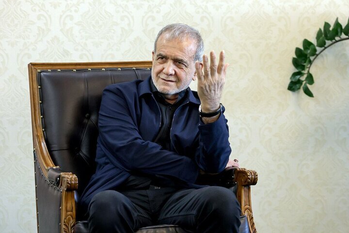 پزشکیان: نرخ سوم بنزین بیش از ۱۰ هزار تومان نخواهد بود پزشکیان: نرخ سوم بنزین بیش از ۱۰ هزار تومان نخواهد بود