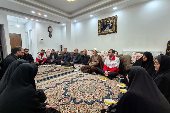 روایت دیدار با خانواده ده شهید در کرمانشاه ،خانواده ای که ستایشگر تلاش  هلال احمر هستند