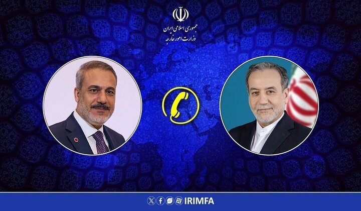 وزیران خارجه ایران و ترکیه تلفنی گفت و گو کردند
