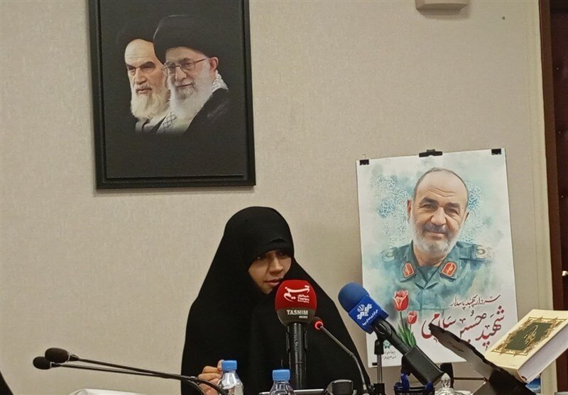 تأکید بر نقش زنان در جامعهسازی و تقویت وحدت شیعه و اهلسنت تأکید بر نقش زنان در جامعهسازی و تقویت وحدت شیعه و اهلسنت