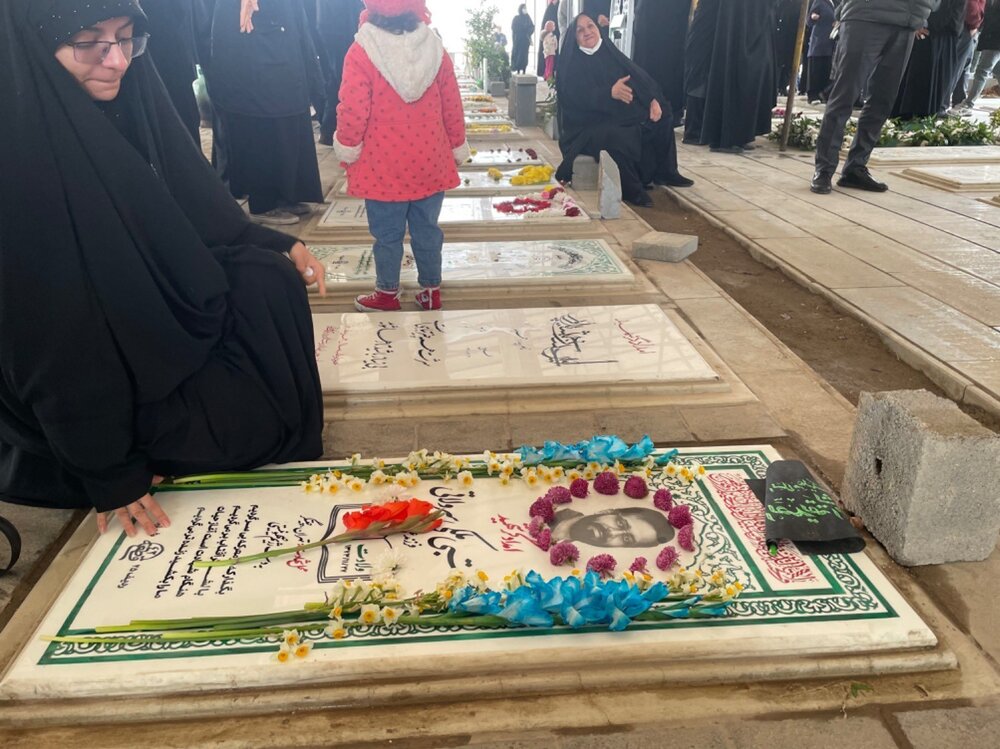 پیکر چند تن از جانباختگان حوادث اخیر در قطعه ۴۲ بهشت زهرا(س) به خاک سپرده شد پیکر چند تن از جانباختگان حوادث اخیر در قطعه ۴۲ بهشت زهرا(س) به خاک سپرده شد