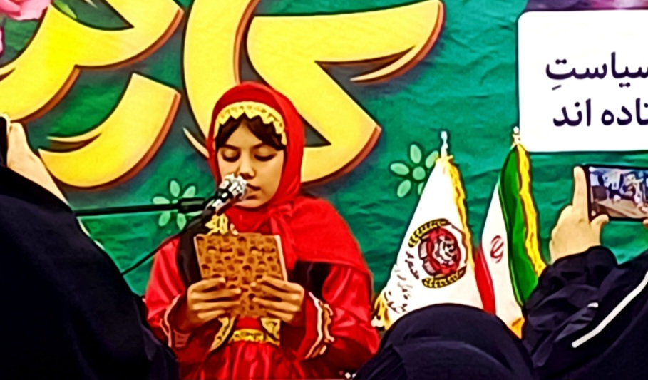 گرامیداشت هفته کارگر و دهه کرامت در خانه کارگر قائمشهر؛ تأکید بر معیشت، امنیت شغلی و تکریم بانوان کارگر