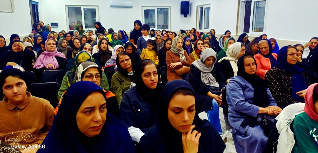 &nbsp;&nbsp;گرامیداشت هفته کارگر و دهه کرامت در خانه کارگر قائمشهر؛ تأکید بر معیشت، امنیت شغلی و تکریم بانوان کارگر