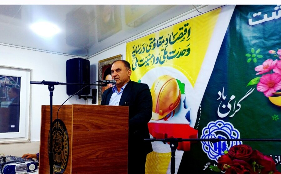 &nbsp;&nbsp;گرامیداشت هفته کارگر و دهه کرامت در خانه کارگر قائمشهر؛ تأکید بر معیشت، امنیت شغلی و تکریم بانوان کارگر