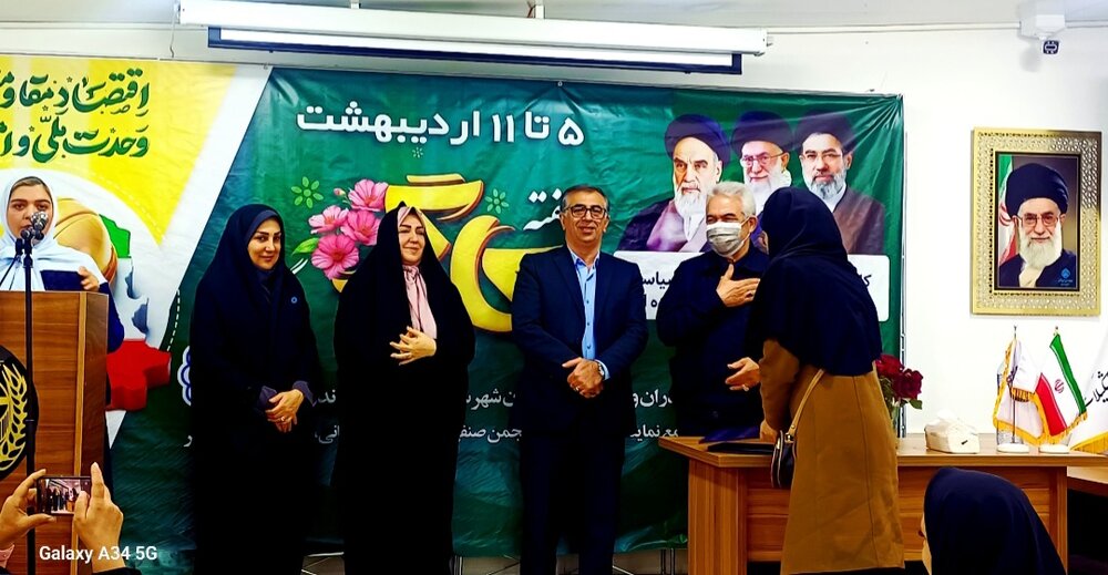 گرامیداشت هفته کارگر و دهه کرامت در خانه کارگر قائمشهر؛ تأکید بر معیشت، امنیت شغلی و تکریم بانوان کارگر گرامیداشت هفته کارگر و دهه کرامت در خانه کارگر قائمشهر؛ تأکید بر معیشت، امنیت شغلی و تکریم بانوان کارگر