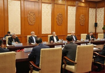 تاکید عراقچی بر نقش پکن در جلوگیری از تداوم قانون‌شکنی توسط آمریکا